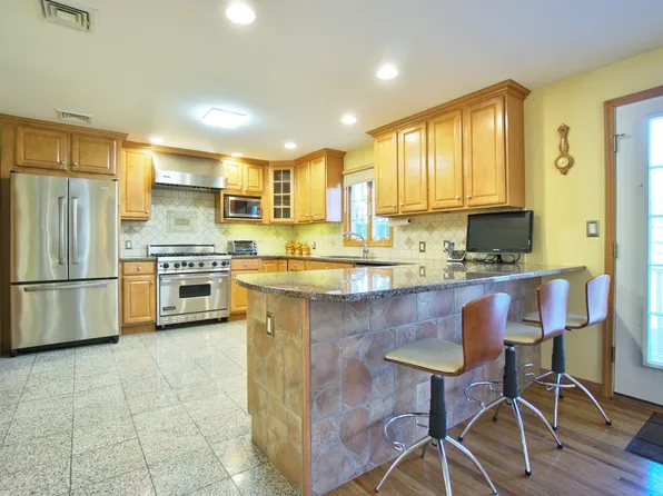 111 Vista Avenue image 1 of 41