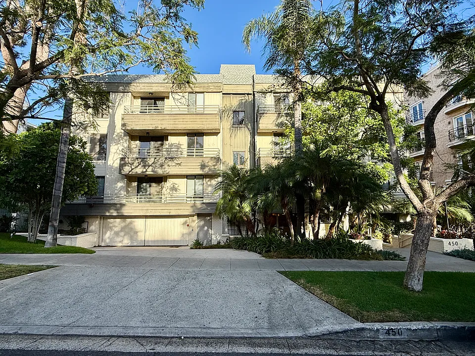 450 N Oakhurst Dr #304