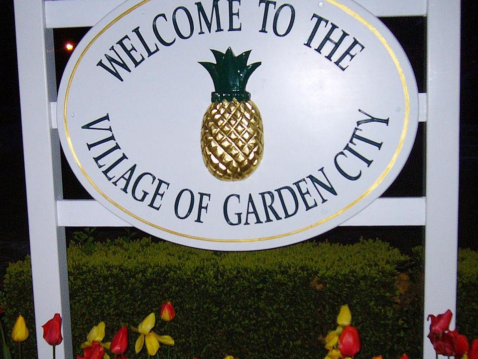 1st image of 17 Cathedral Ave