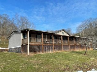 68 Mallie St, Reedy, WV 25270