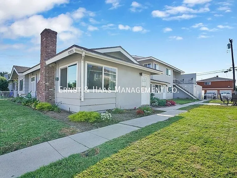 17071 Oak Ln #A — Photo 2