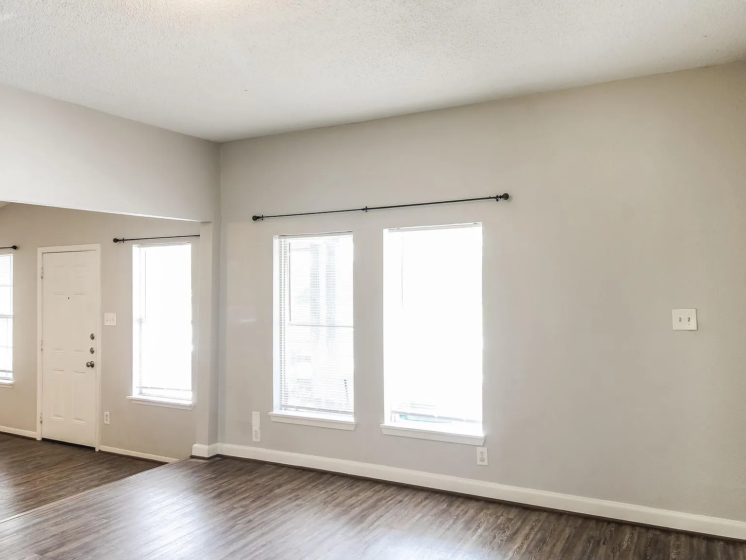 2 bed, 1.0 bath, 1050 sqft, $1,195 — Photo 4