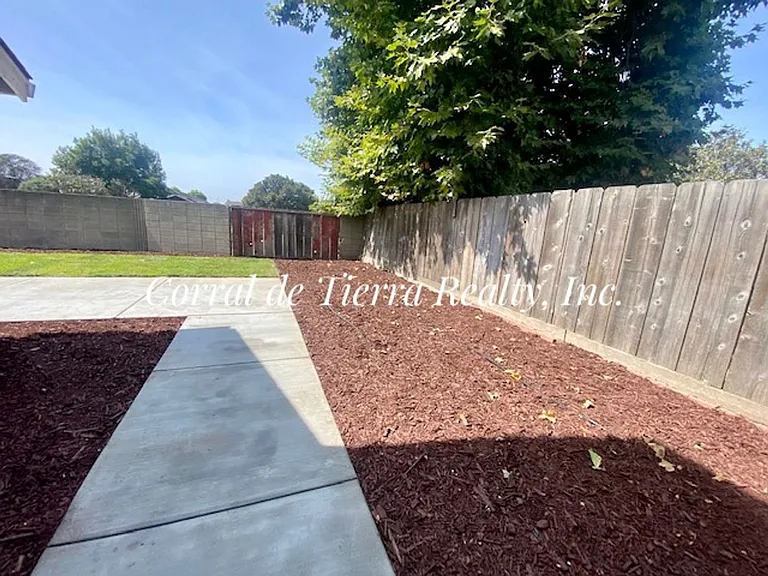 47 Julia Ave — Photo 17