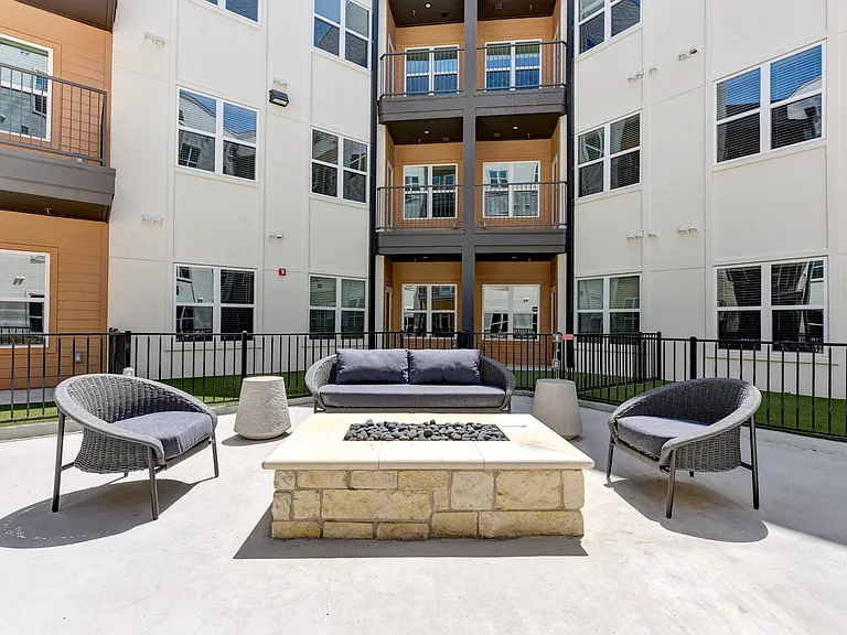 Park South — Photo 16
