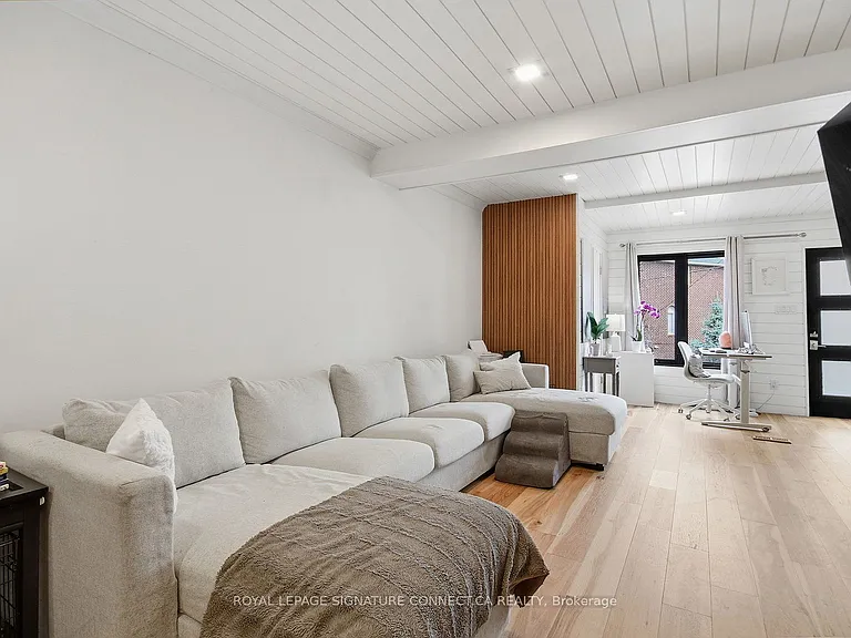 18 Harlton Cres #MAIN — Photo 5