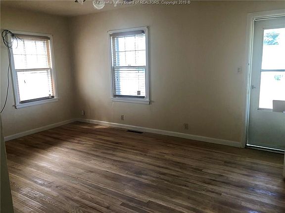 4th image of 221 N Park Dr