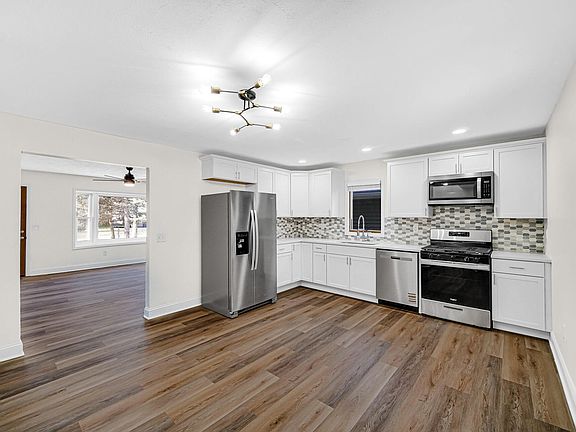 3rd image of 2495 Hancock St