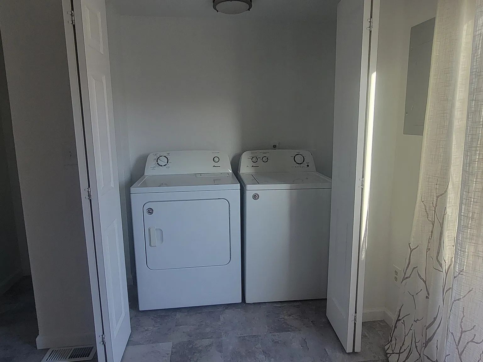 2 bed, 1.5 bath, 992 sqft, $1,500 — Photo 3