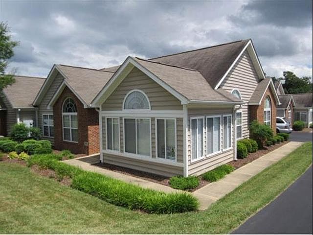 1st image of 216 Avonlea Pl