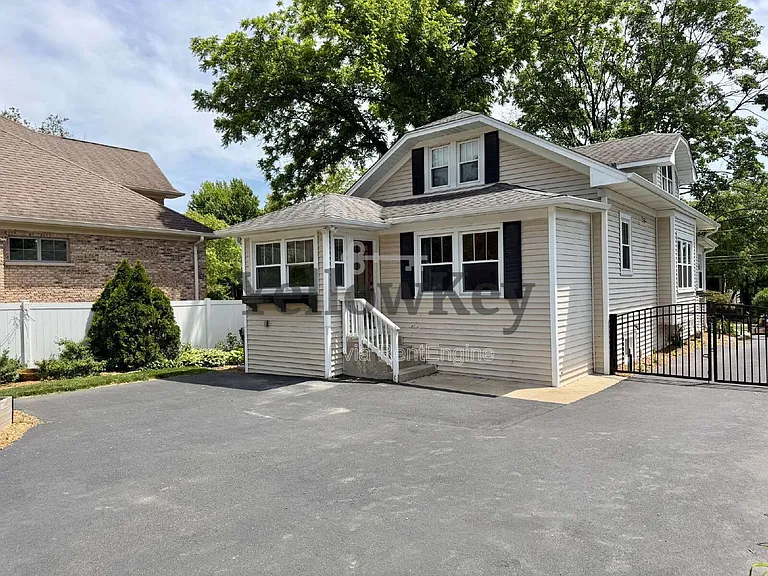 376 Hill Ave — Photo 22