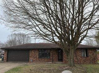 615 Country Club Ln, Anderson, IN 46011