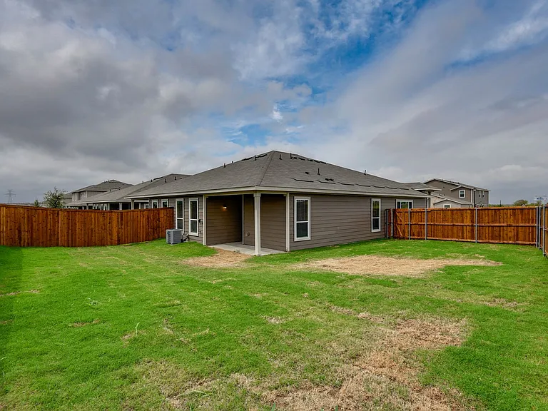 752 Wheatfield Dr — Photo 20