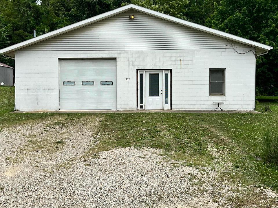 1st image of 437 E Poplar St