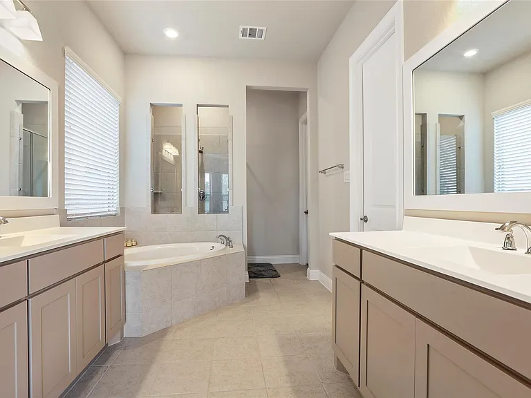 50 Wyatt Oaks Dr — Photo 23