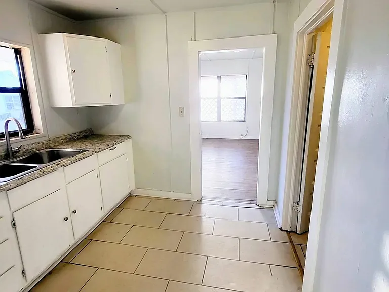 1003 S Main St #B — Photo 9