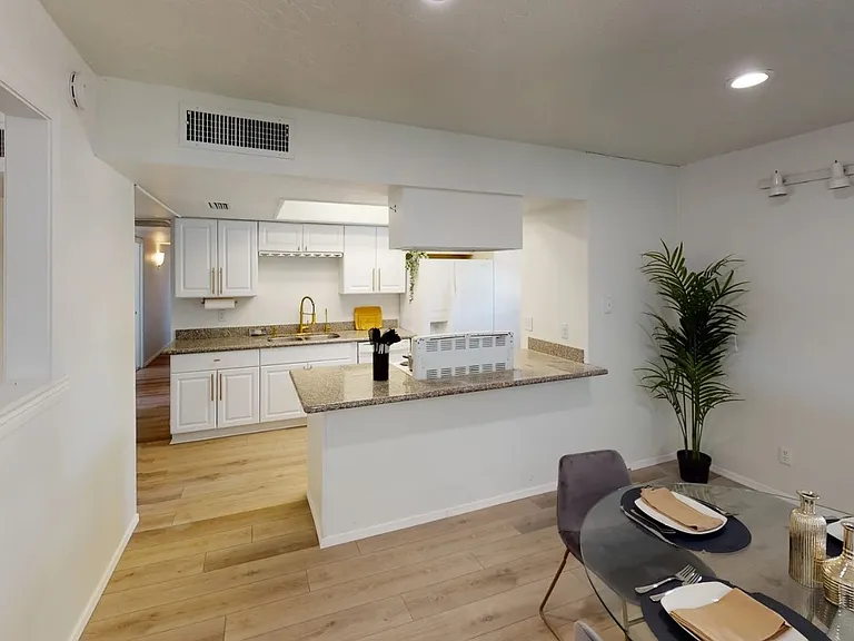 328 E Dunbar Dr #1 — Photo 6