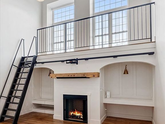 3rd image of 756 Bailey St #P