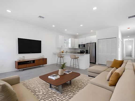 4th image of 3747 Saginaw Avenue