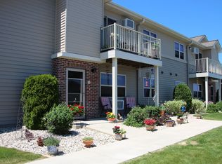 1421 Gatewood Dr #52-103, West Bend, WI 53095