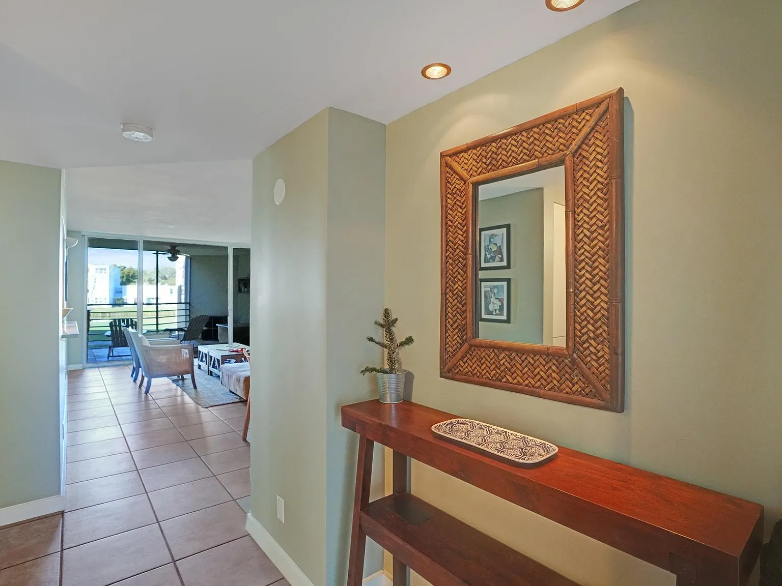 3 bed, 2.0 bath, 1155 sqft, $2,600 — Photo 3