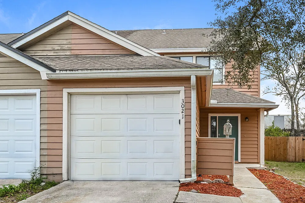 3 bed, 2.0 bath, 1368 sqft, $2,780 — Photo 1