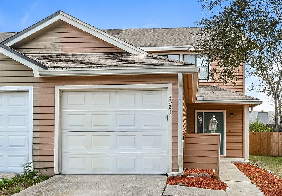 3021 Cobblewood Ln E