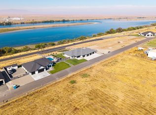 113 Columbia Bluff Ln, Pasco, WA 99301