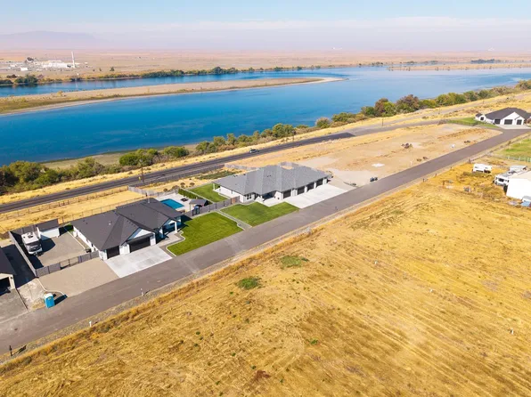 113 Columbia Bluff Ln, Pasco, WA 99301