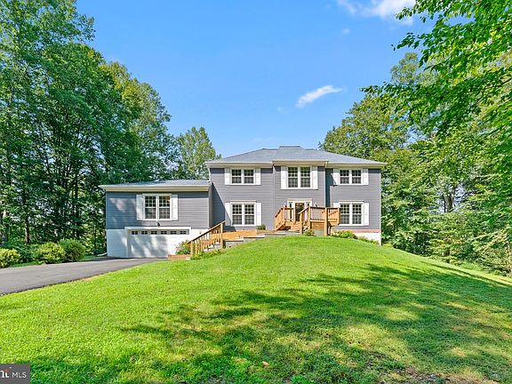 3rd image of 7492 Devon Ln