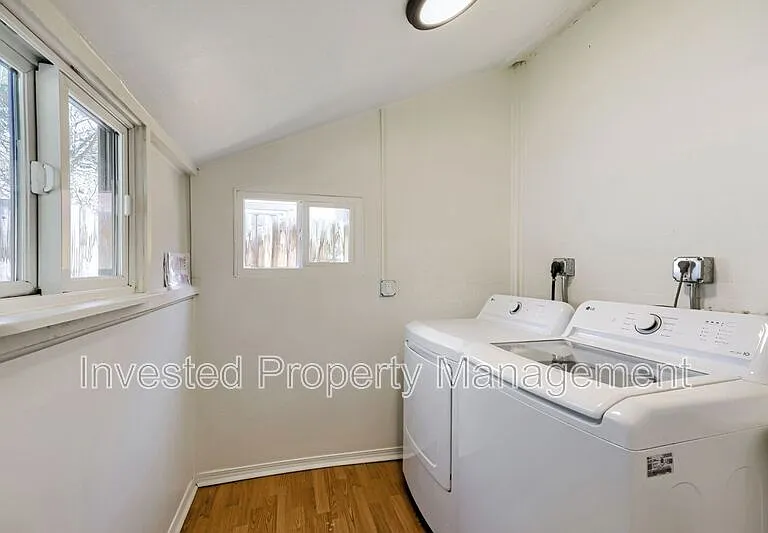 3007 N Hooker St — Photo 14