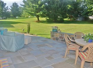 16 Country Manor Ln, New Freedom, PA 17349