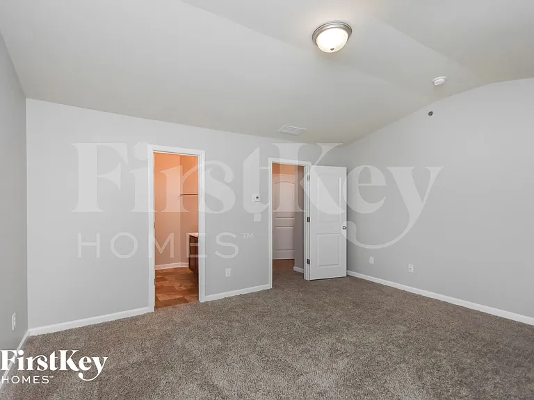 2044 Reavis Blf — Photo 8