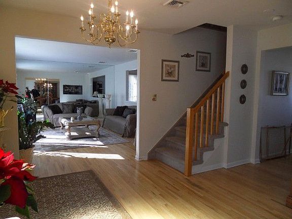 5th image of 7 Woodside Ave