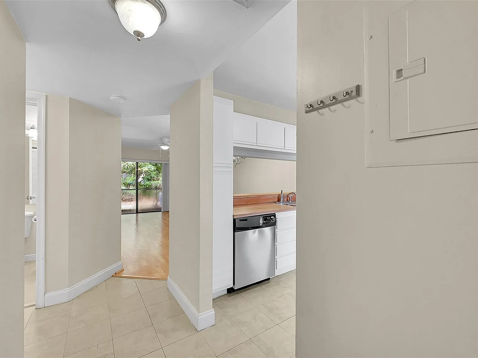2 bed, 2.0 bath, 850 sqft, $1,975 — Photo 4