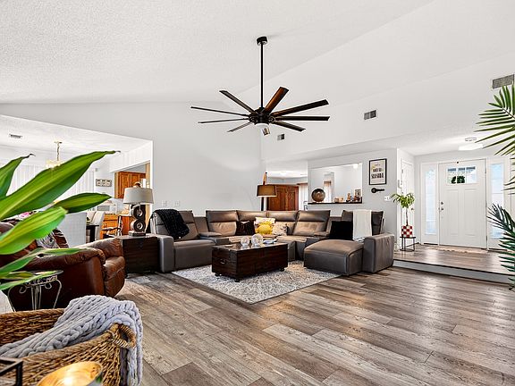 3rd image of 110 Heron Ln
