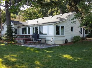 1403 Division Dr, Hartland, MI