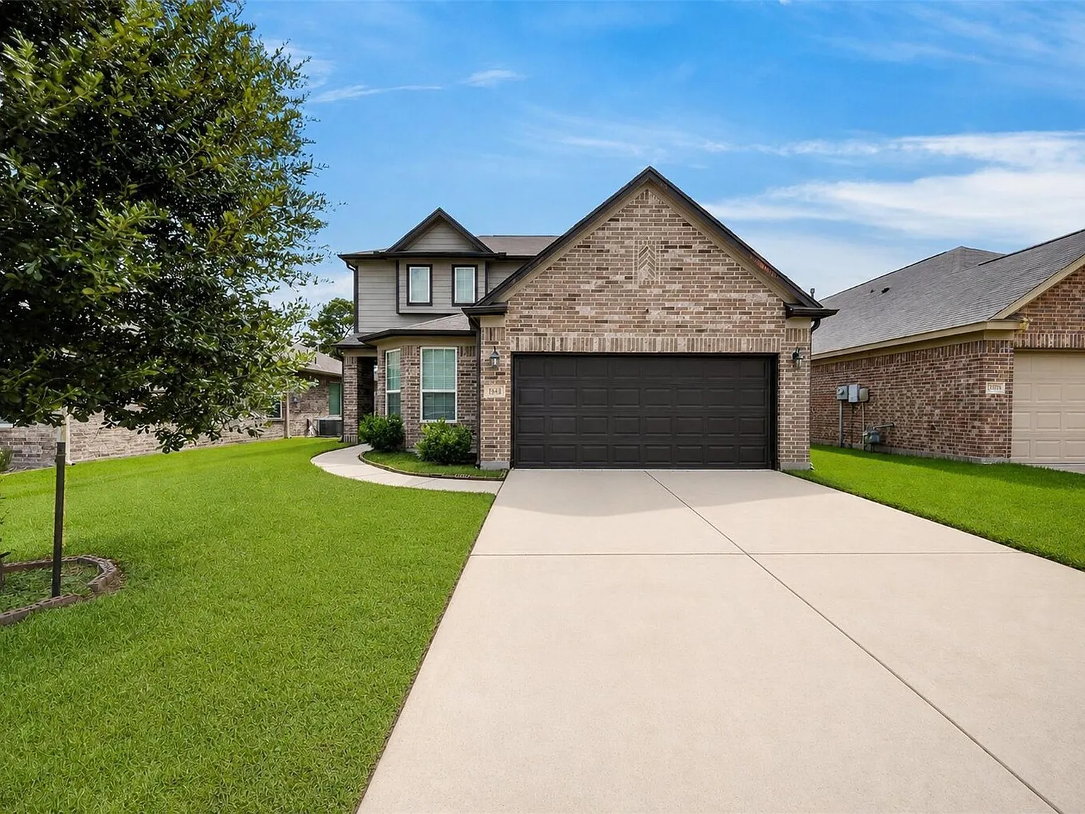4 bed, 3.5 bath, 2417 sqft, $2,450 — Photo 2