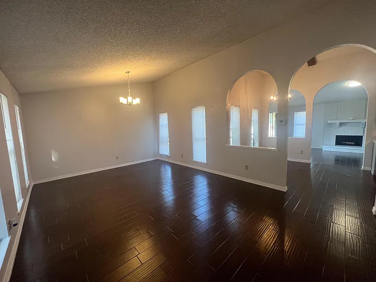 6004 Pinto Cir — Photo 2