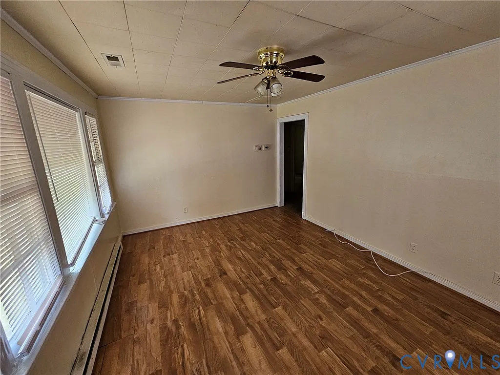2 bed, 1.0 bath, 744 sqft, $1,050 — Photo 2