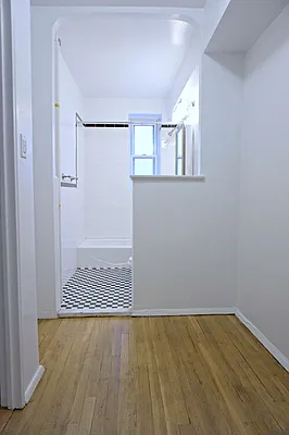 Rented by Metropolitan Equities | media 13