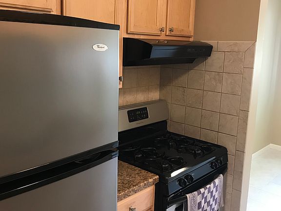 3rd image of 973 Terrace Ln