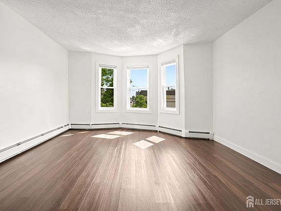 4th image of 198 New Brunswick Ave