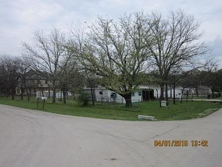 4th image of 204 Redbud St
