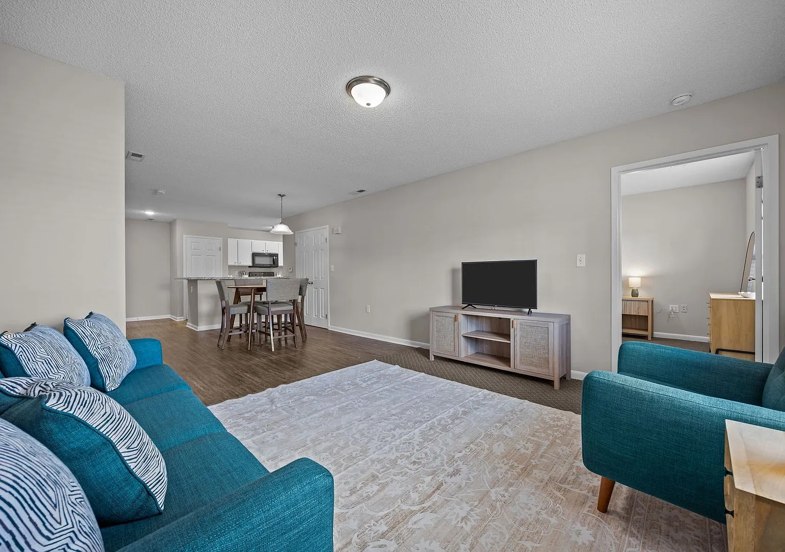 Available For Rent Now Until December 31st Only!! — Photo 1