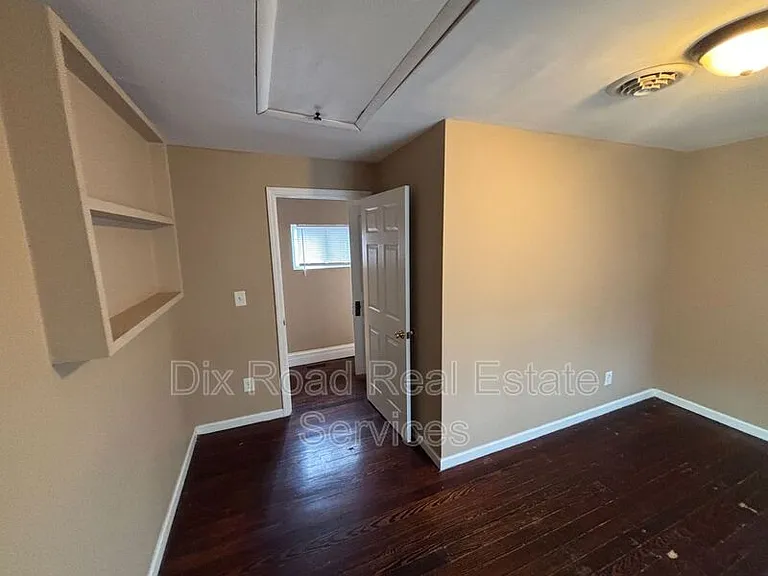411 Millikin St — Photo 24