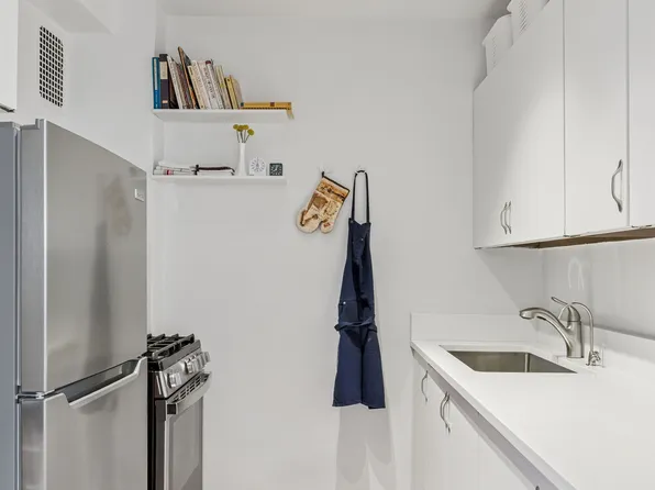 301 East 69th Street image 5 of 11