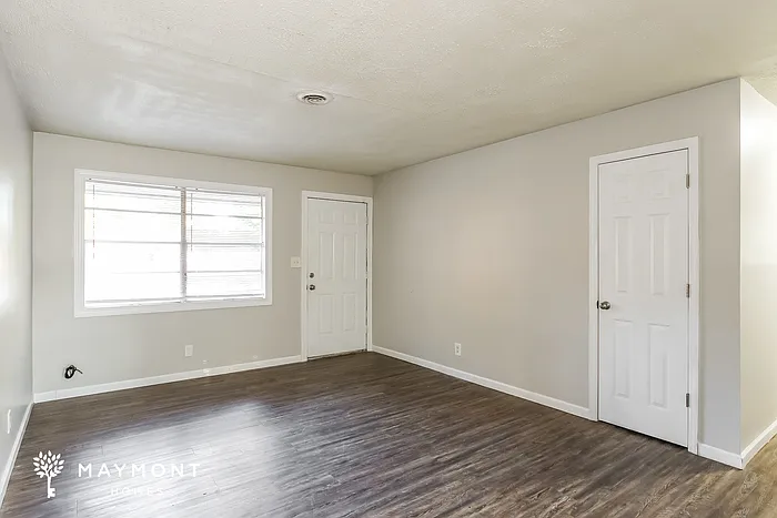 3 bed, 2.0 bath, 1100 sqft, $1,295 — Photo 3