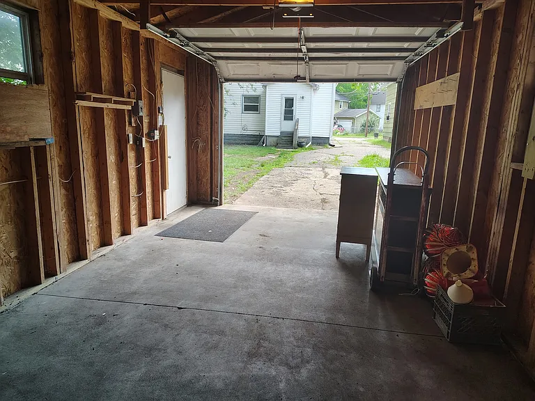 Traverse St — Photo 22