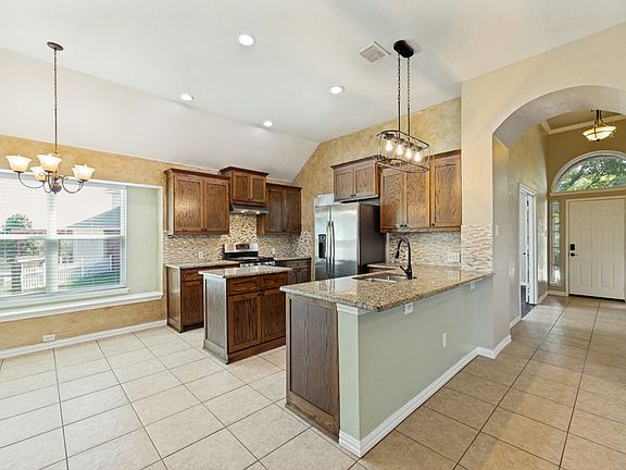 5th image of 8509 Greenfield Dr