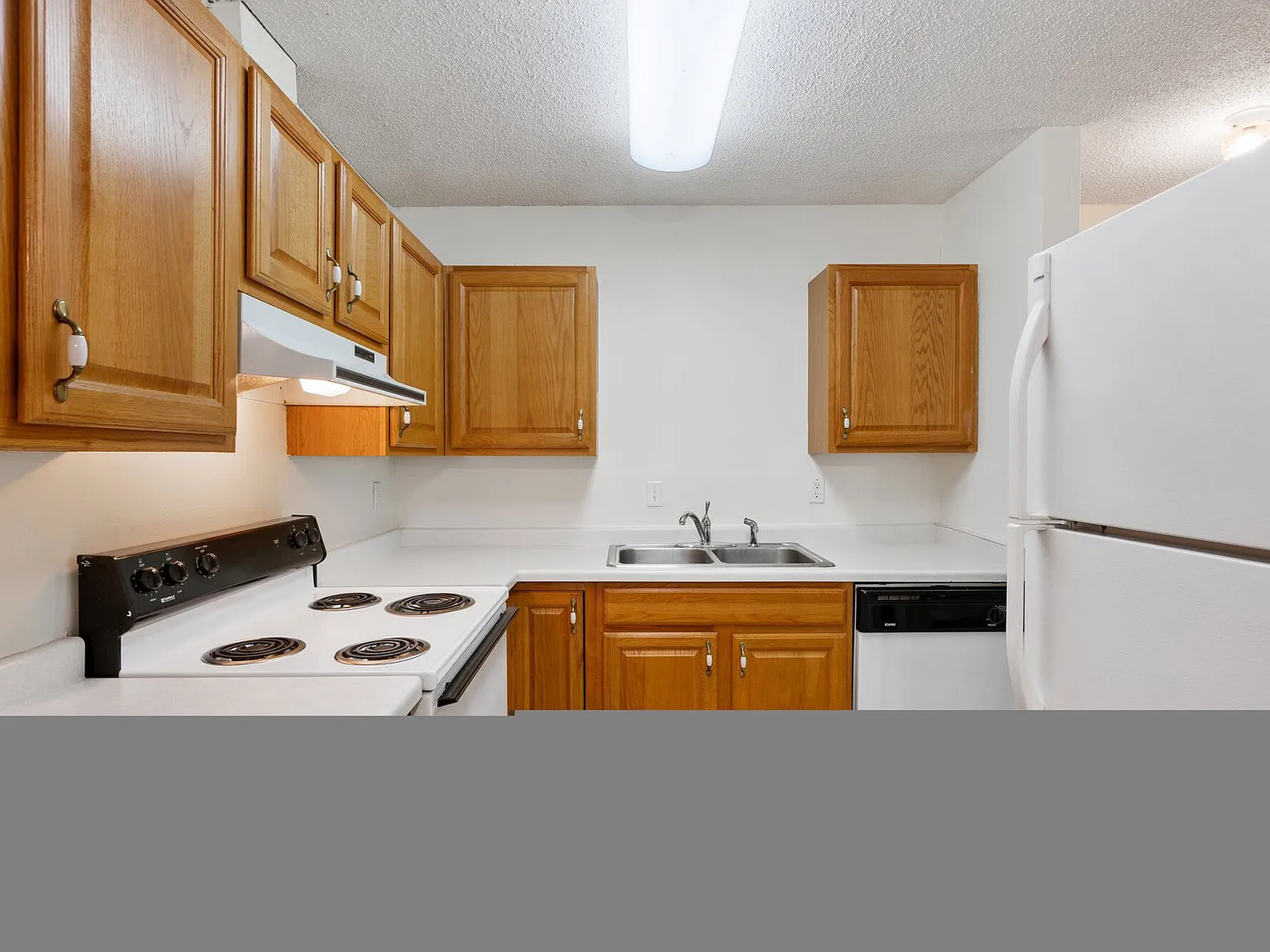 Raintree West Apartments — Photo 2